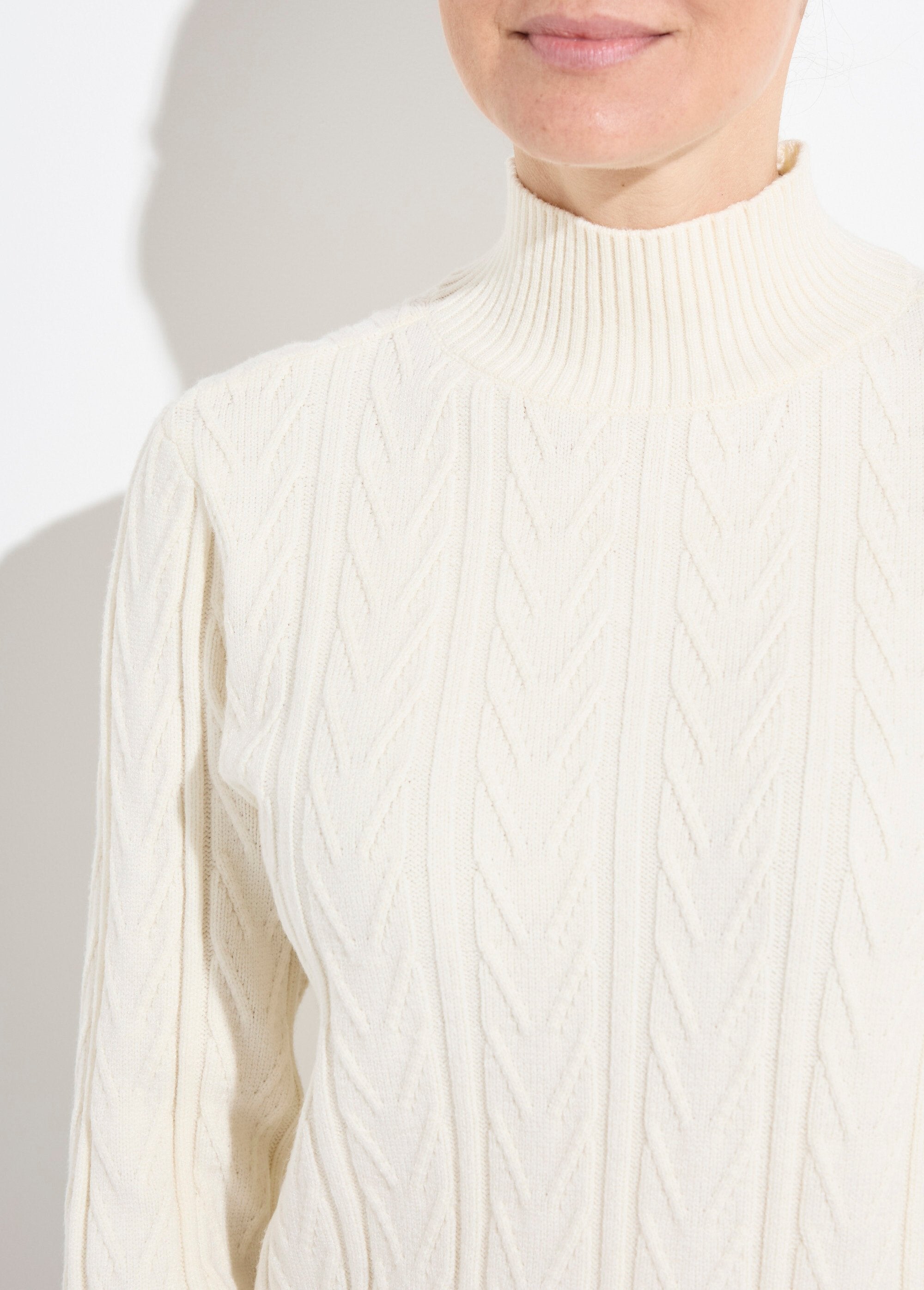 Pull_chaud_col_montant_côtelé_et_torsadé_Ecru_DE1_slim