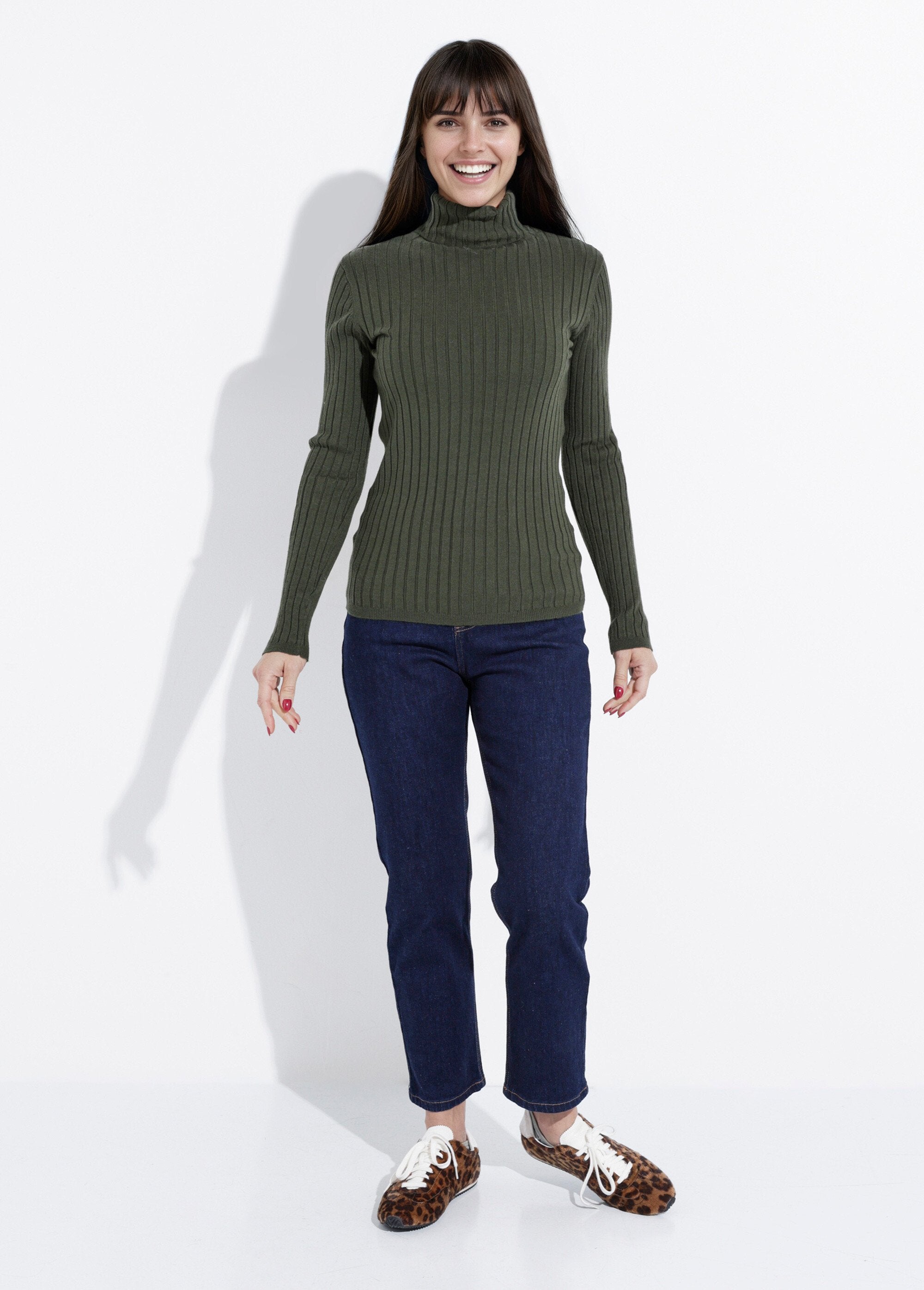 Suéter_fino_de_cuello_alto,_punto_plano._Caqui_SF1_slim