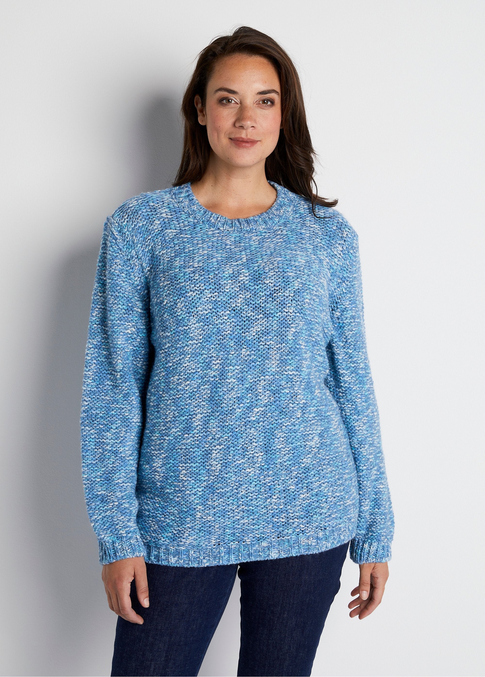 Jersey_mouliné_de_lana_y_alpaca_con_cuello_redondo_Azul_y_crudo_FA1_curvy