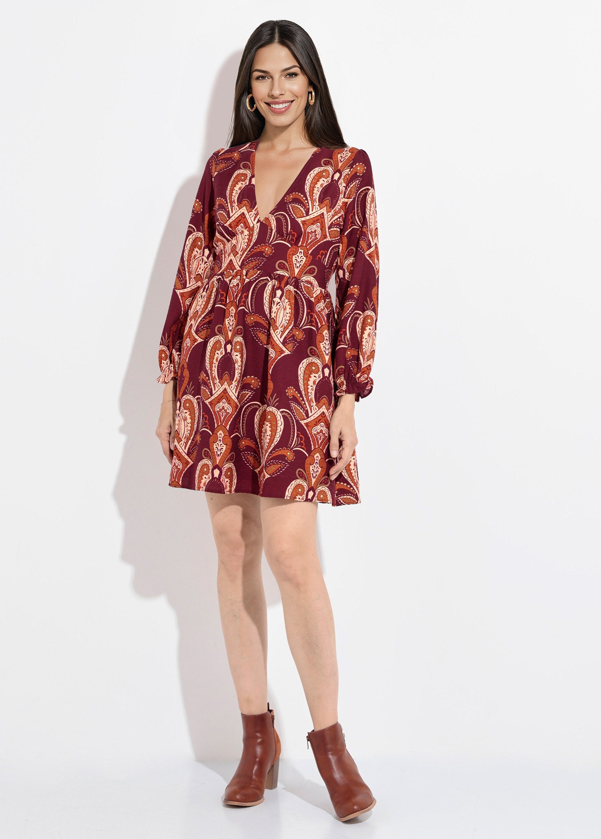 Vestido_corto_con_cuello_en_V_y_estampado_paisley_Burdeos_FA1_slim