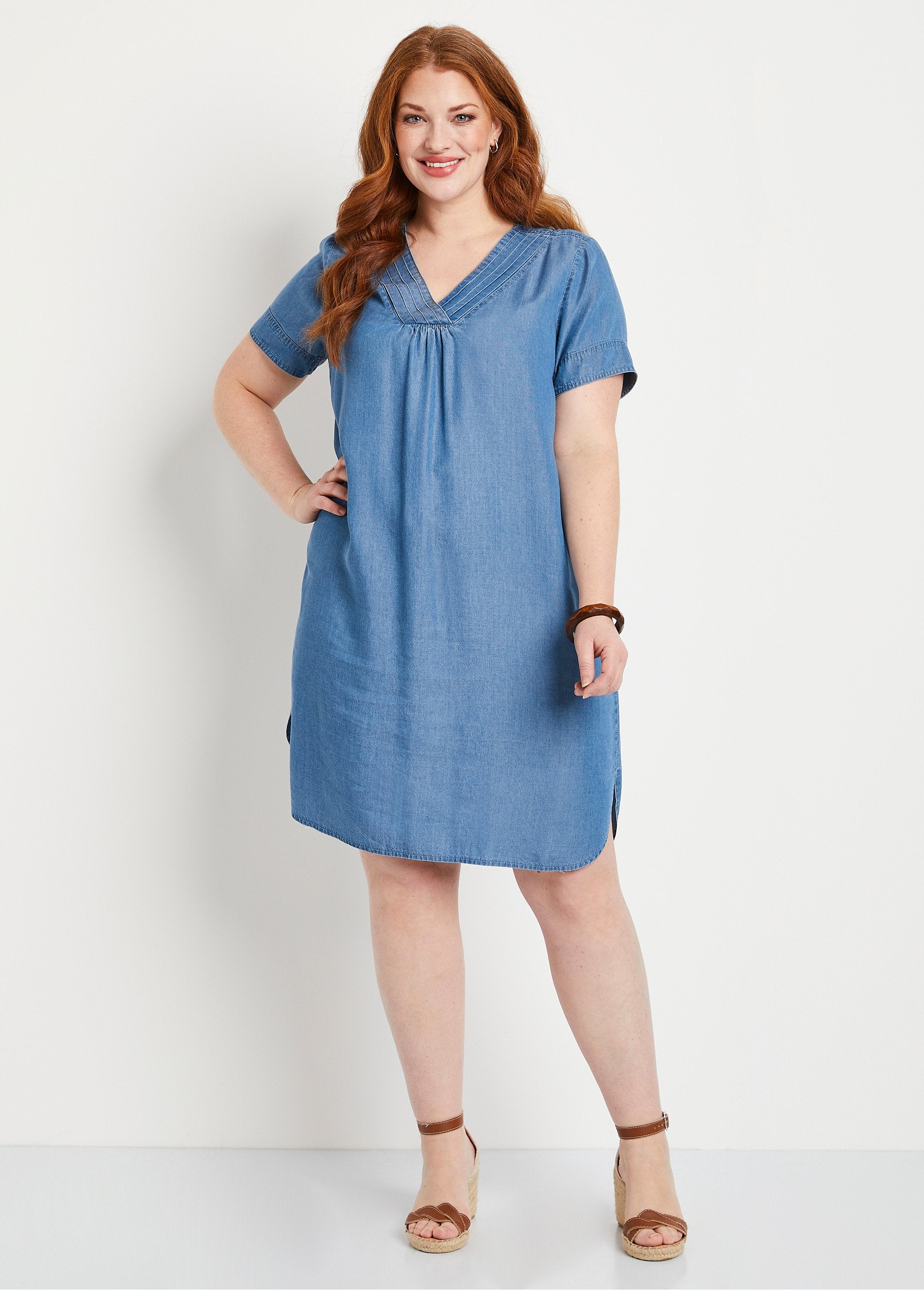 Vestido_corto_recto_en_tejido_lyocell_Azul_FA1_curvy