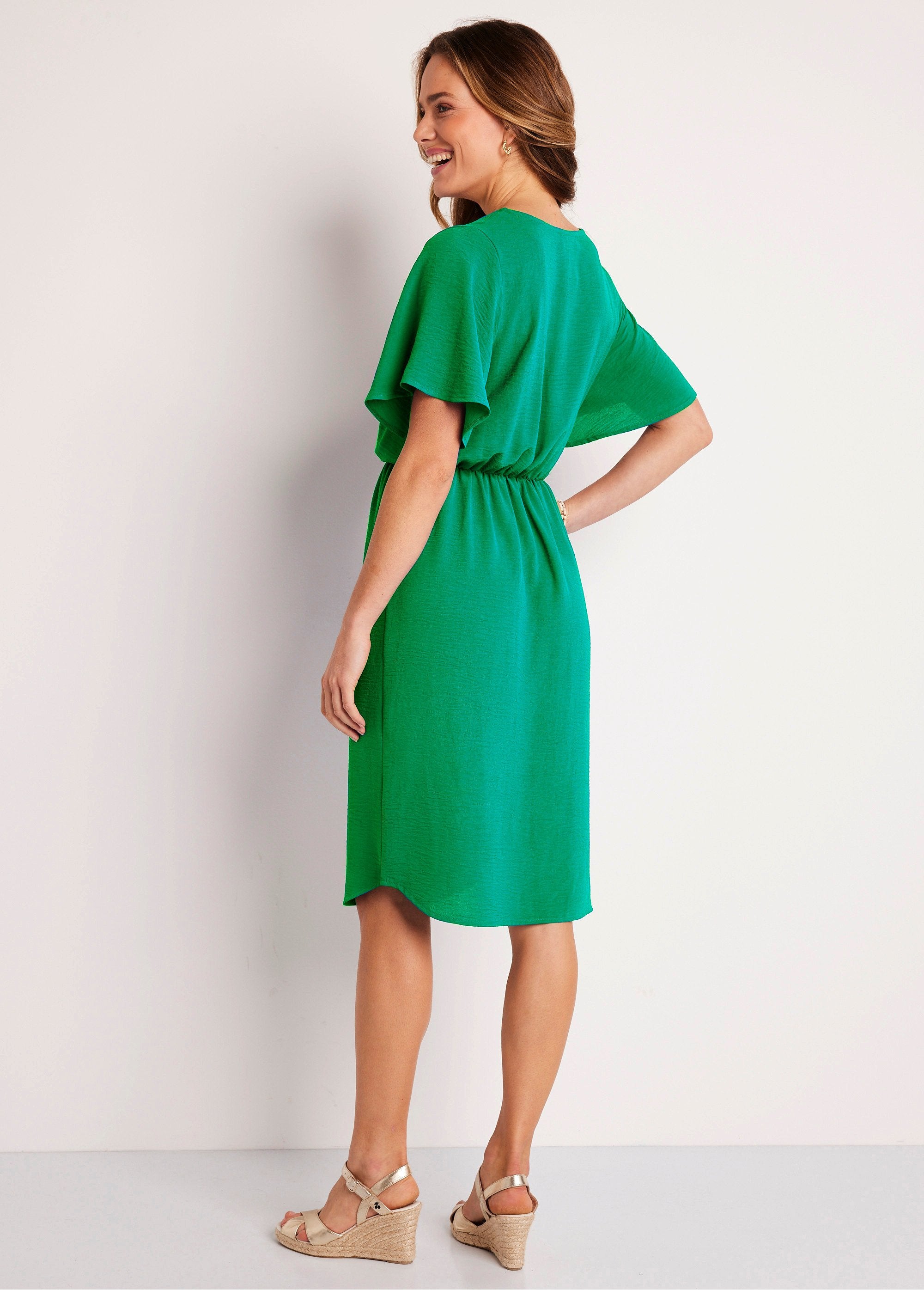 Vestido_corto_liso_evasé_Verde_DO1_slim