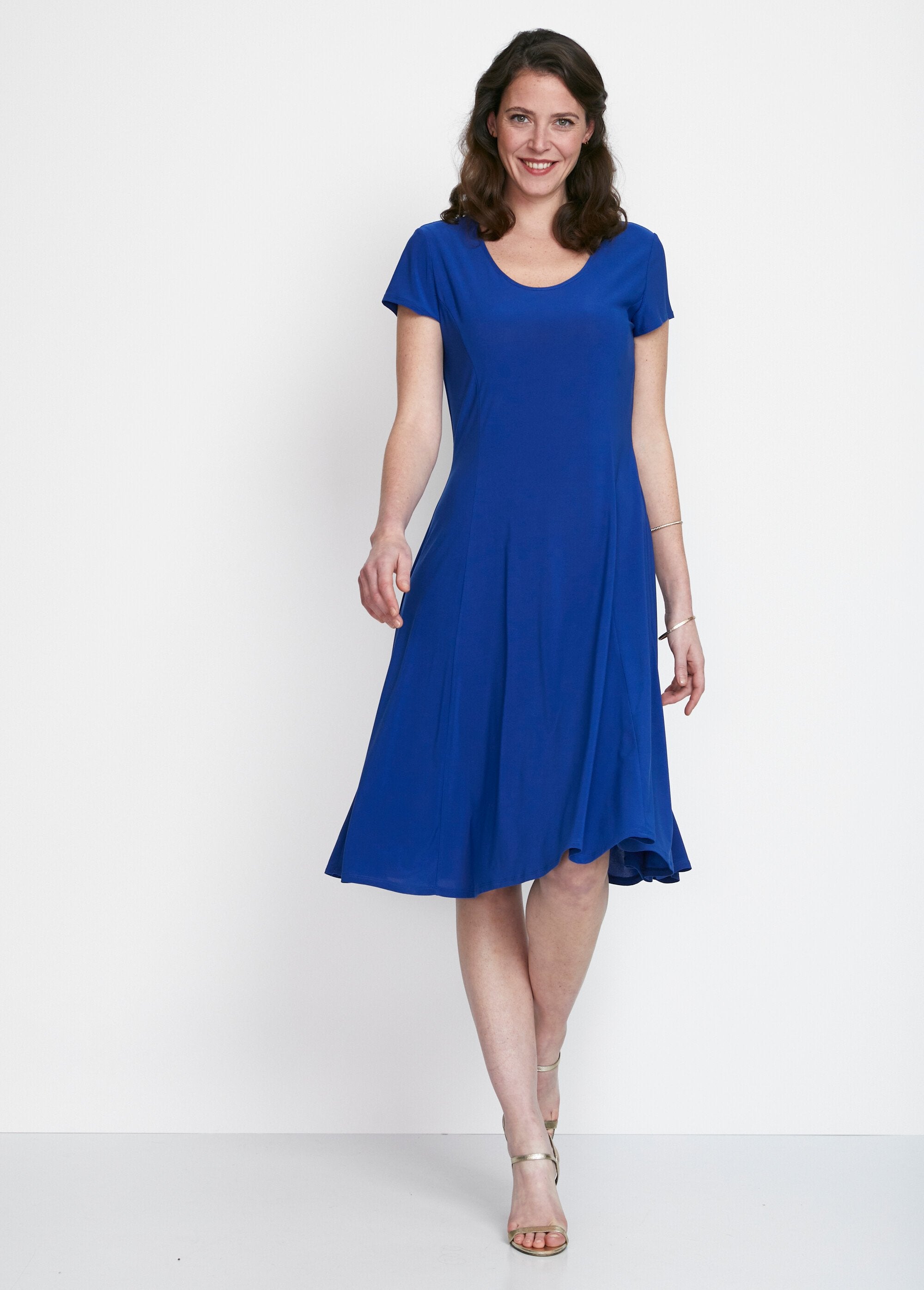 Vestido_corto_evasé_curvado_Azul_FA1_slim