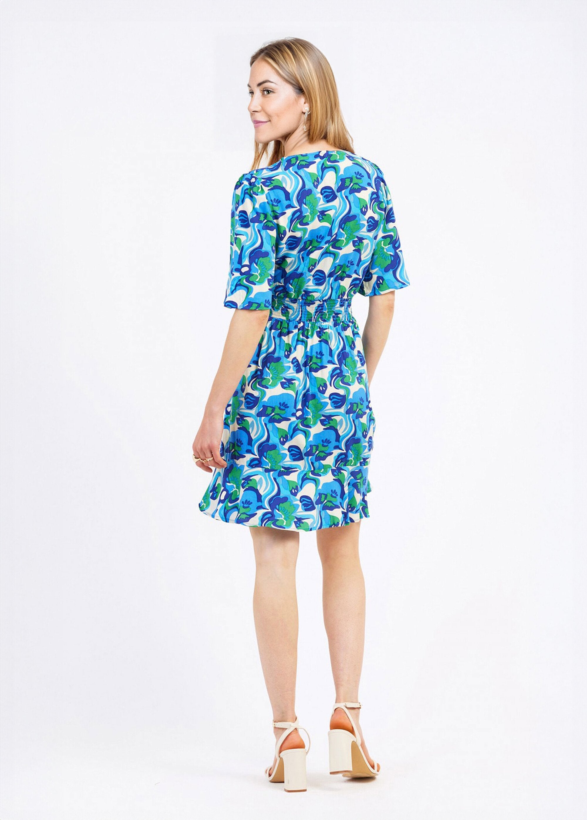 Vestido_corto_estampado_cintura_elástica_Impresiones_azules_DO1_slim