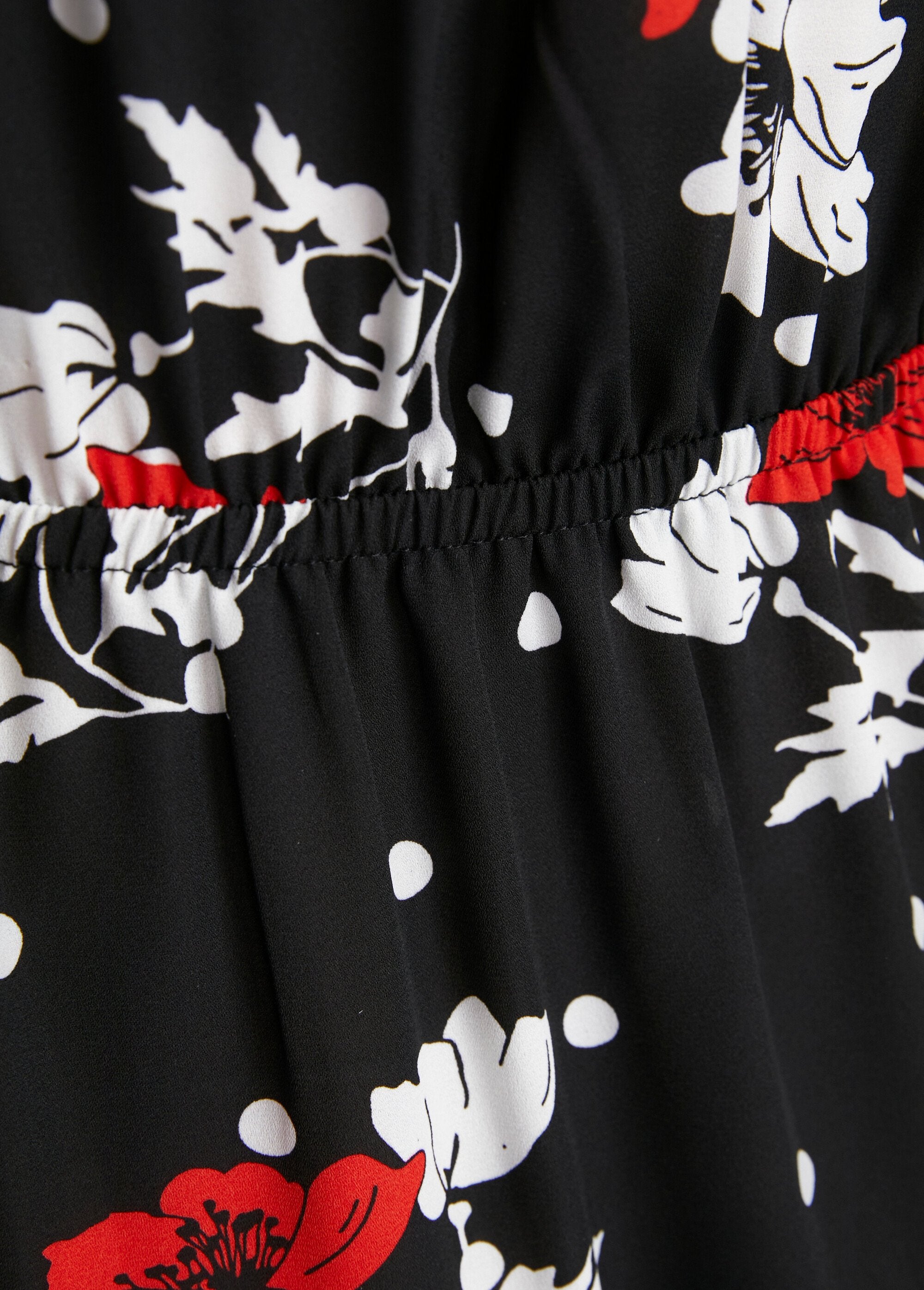 Vestido_corto_recto_floral_Fondo_negro_DE4_slim