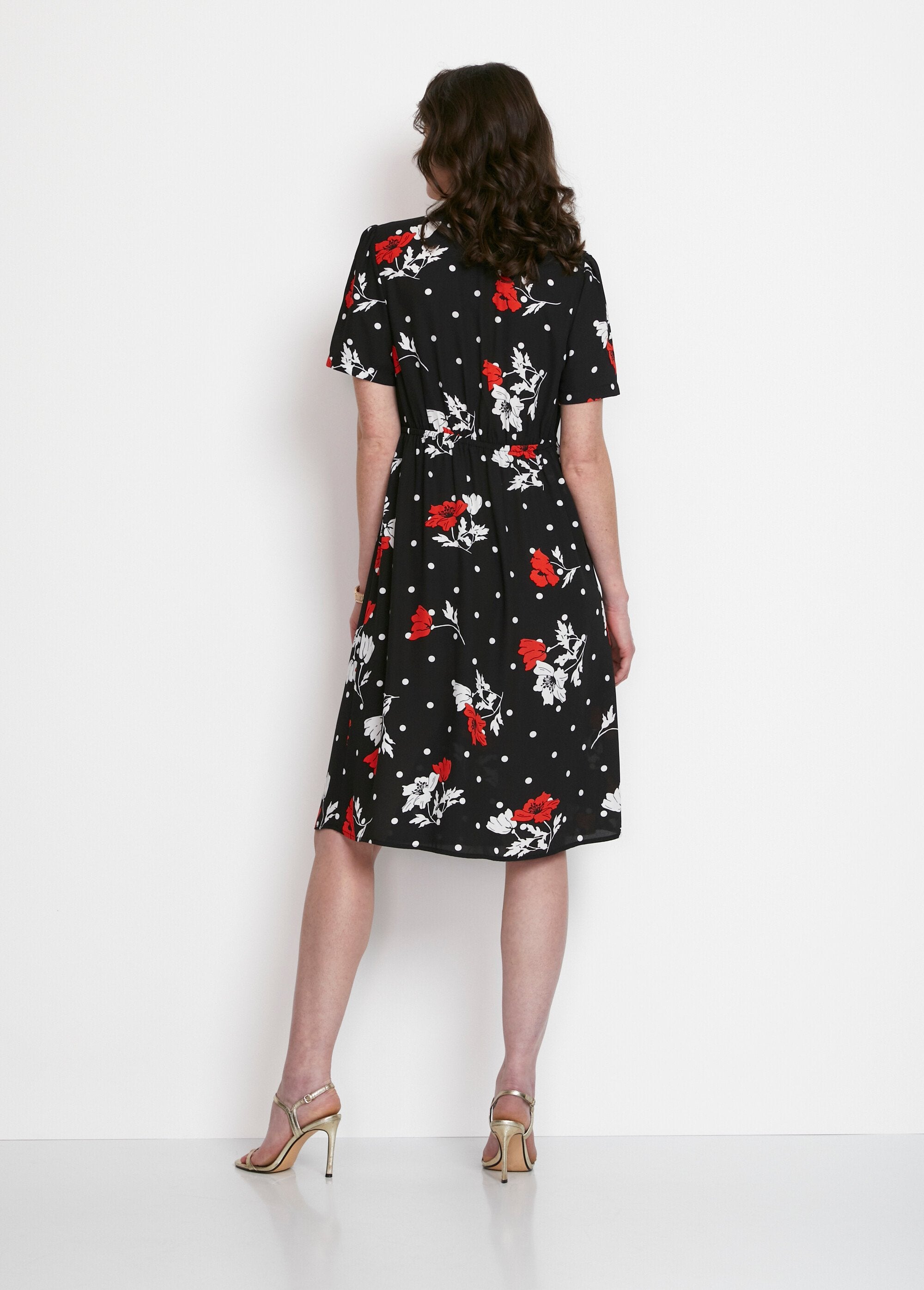 Vestido_corto_recto_floral_Fondo_negro_DO1_slim