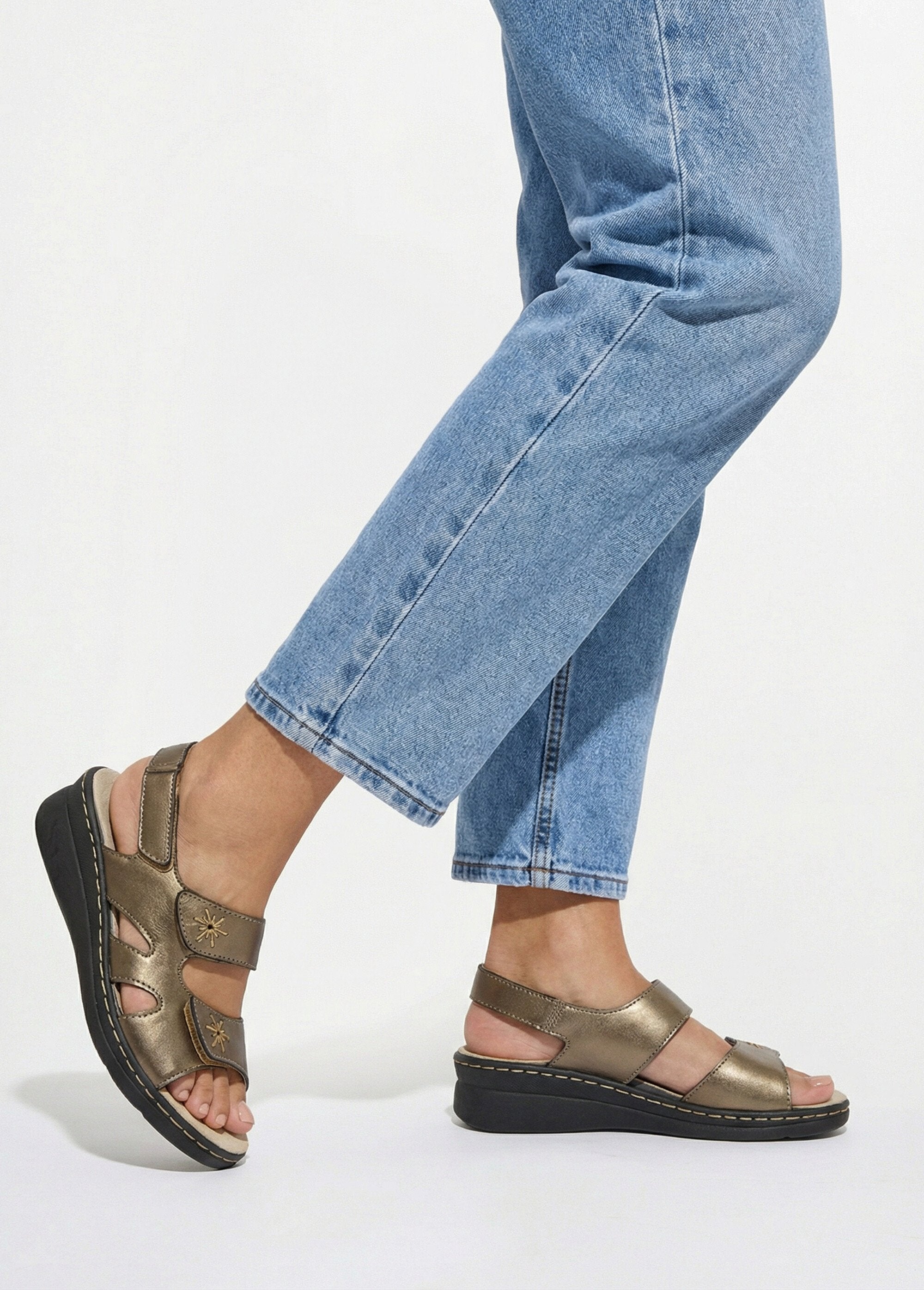 Sandalias_anchas_de_piel_bordadas_Bronce_SF1_slim