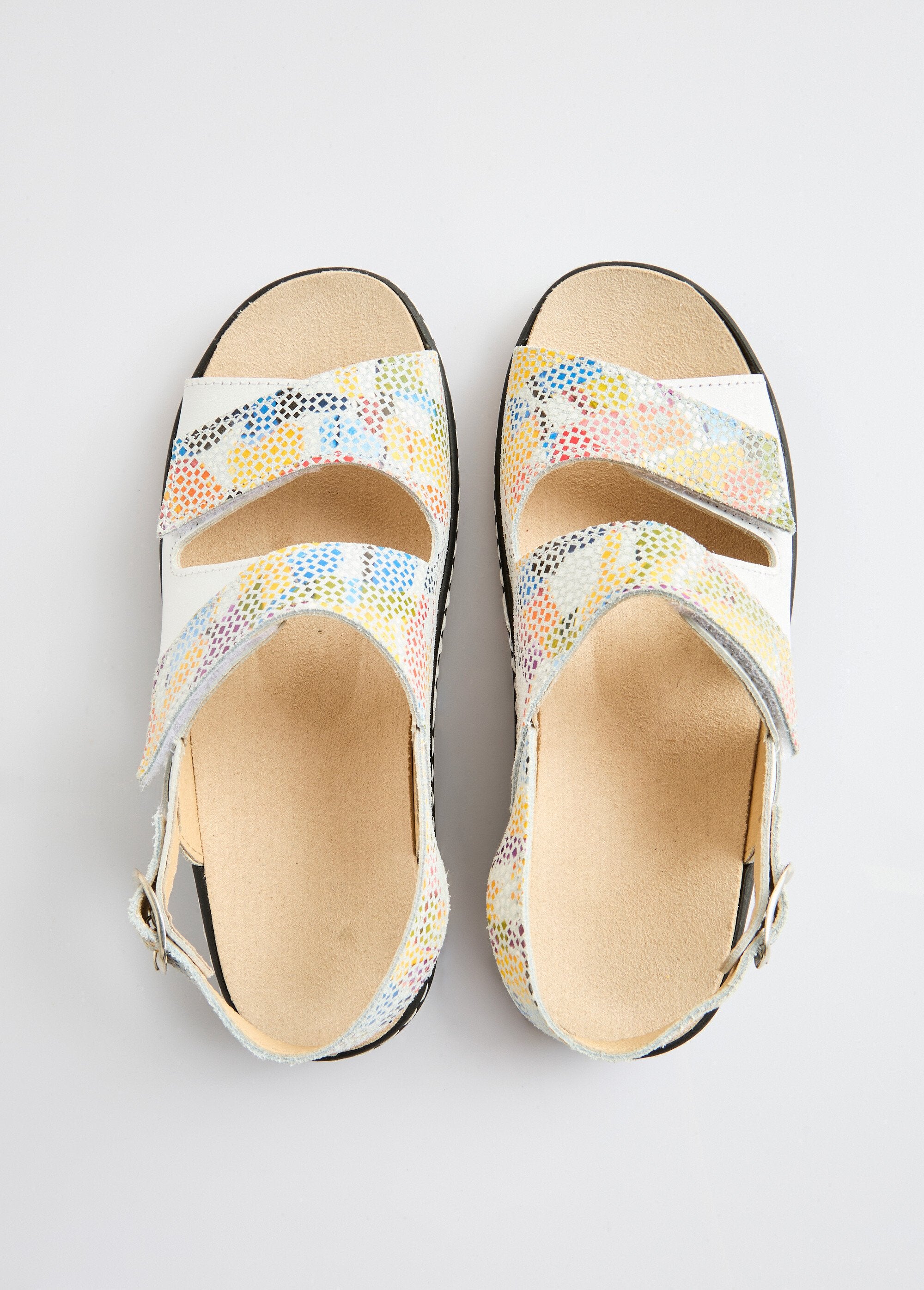 Sandalias_anchas_de_piel_Estampado_y_blanco_OV1_slim