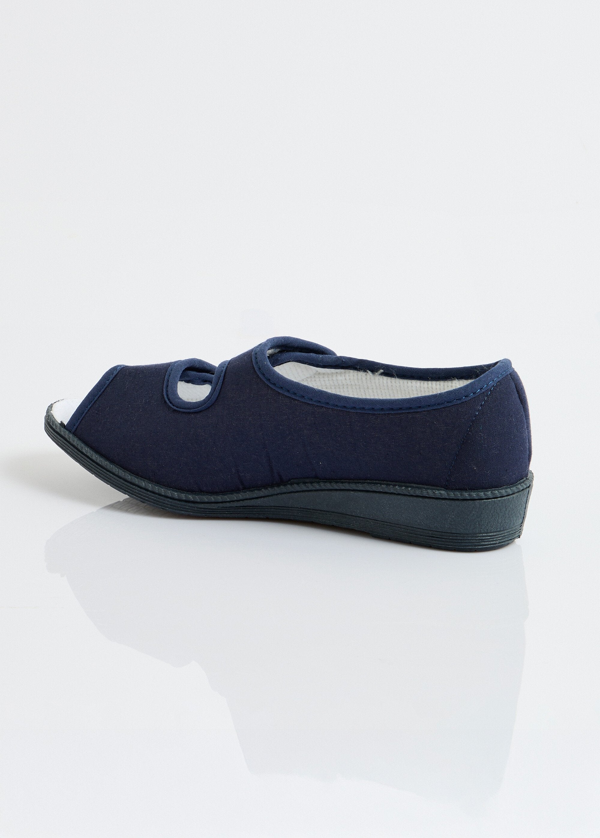 Sandalias_anchas_y_cómodas_con_puntera_abierta_Marina_DO1_slim