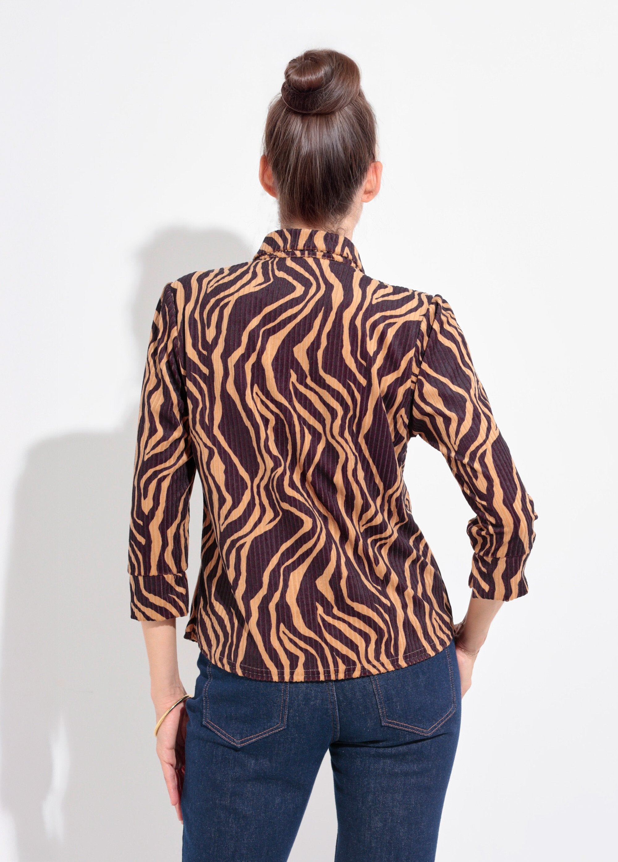 Sobrecamisa_de_pana_con_estampado_de_cebra_Negro_y_beige_DO1_slim