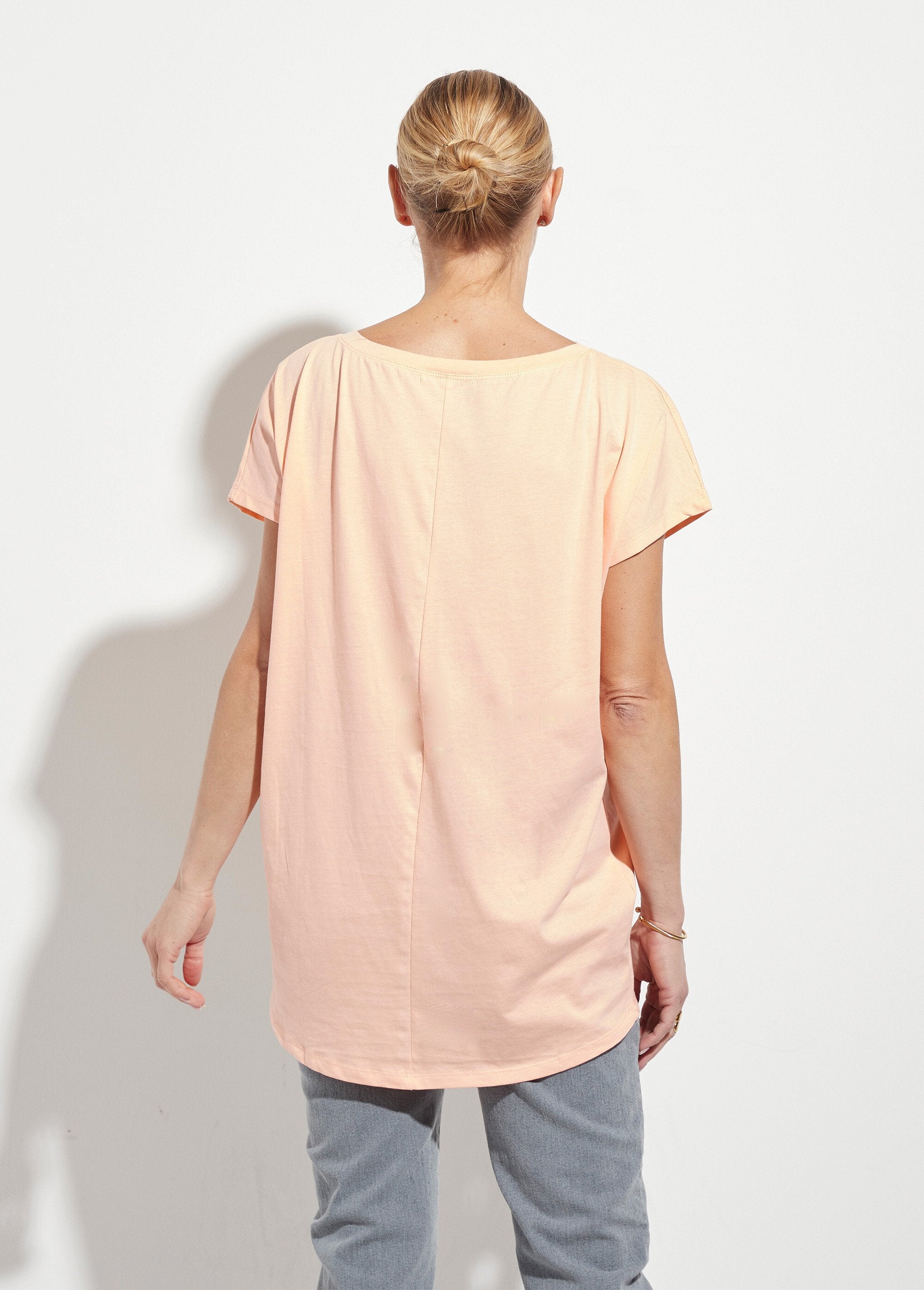 Camiseta_de_cuello_redondo_con_estampado_Love_brillante_naranja_DO1_slim