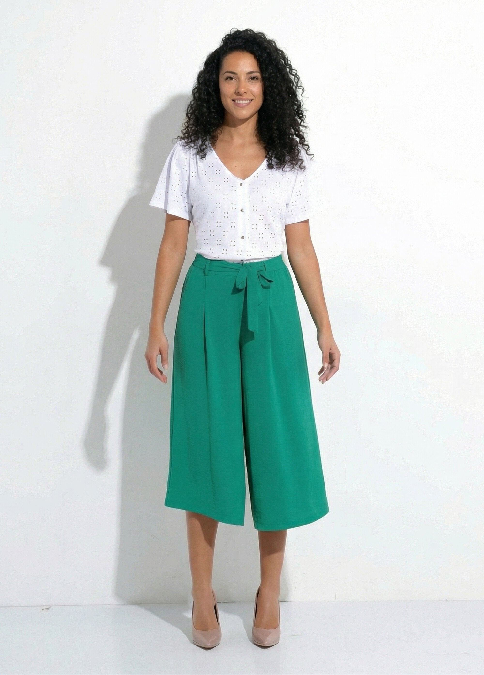 Camiseta_de_punto_con_cuello_en_V_y_efecto_bordado_Blanco_SF1_slim