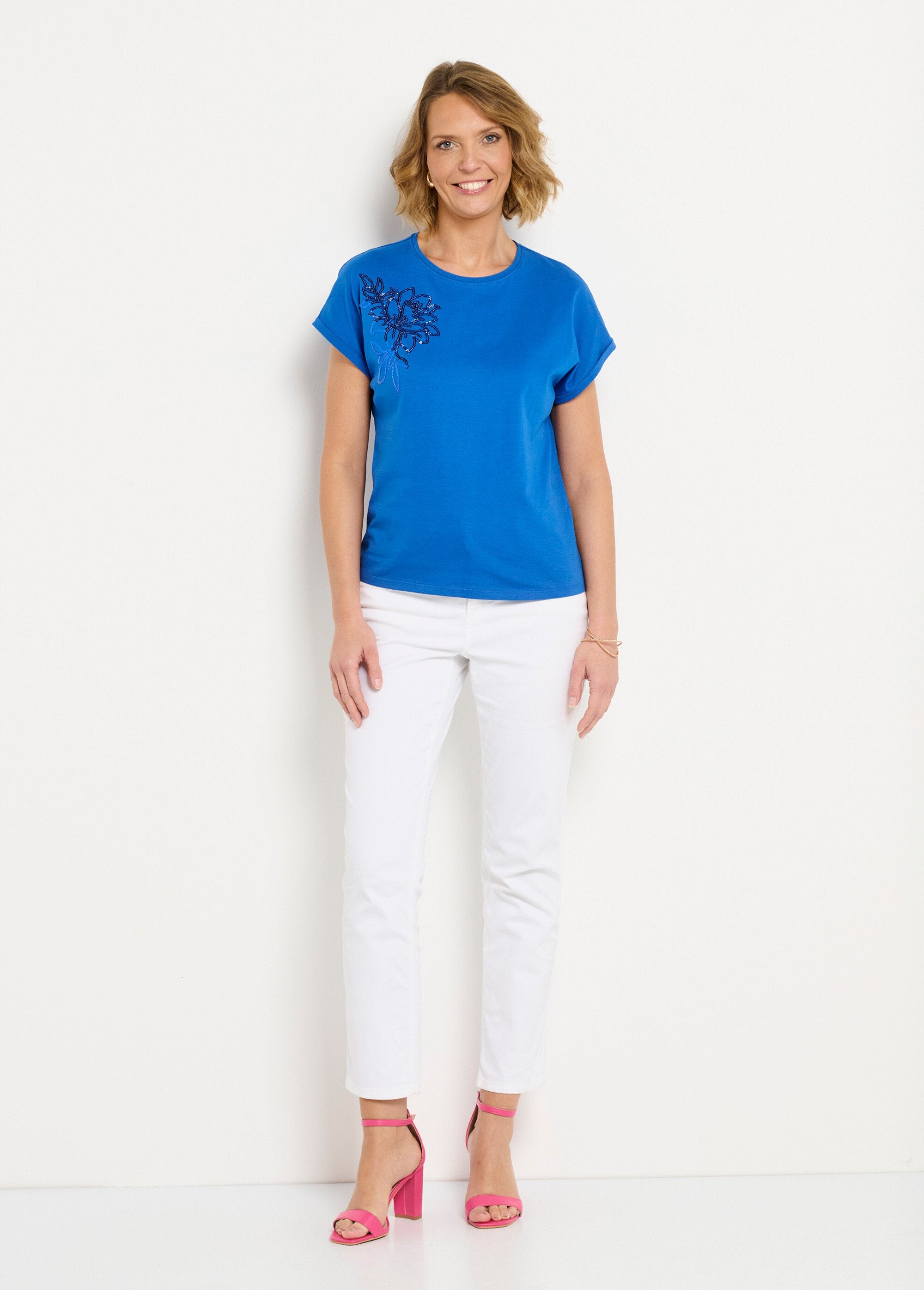 Camiseta_de_algodón_lisa_con_mangas_cortas_y_lentejuelas._azul_duro_SF1_slim