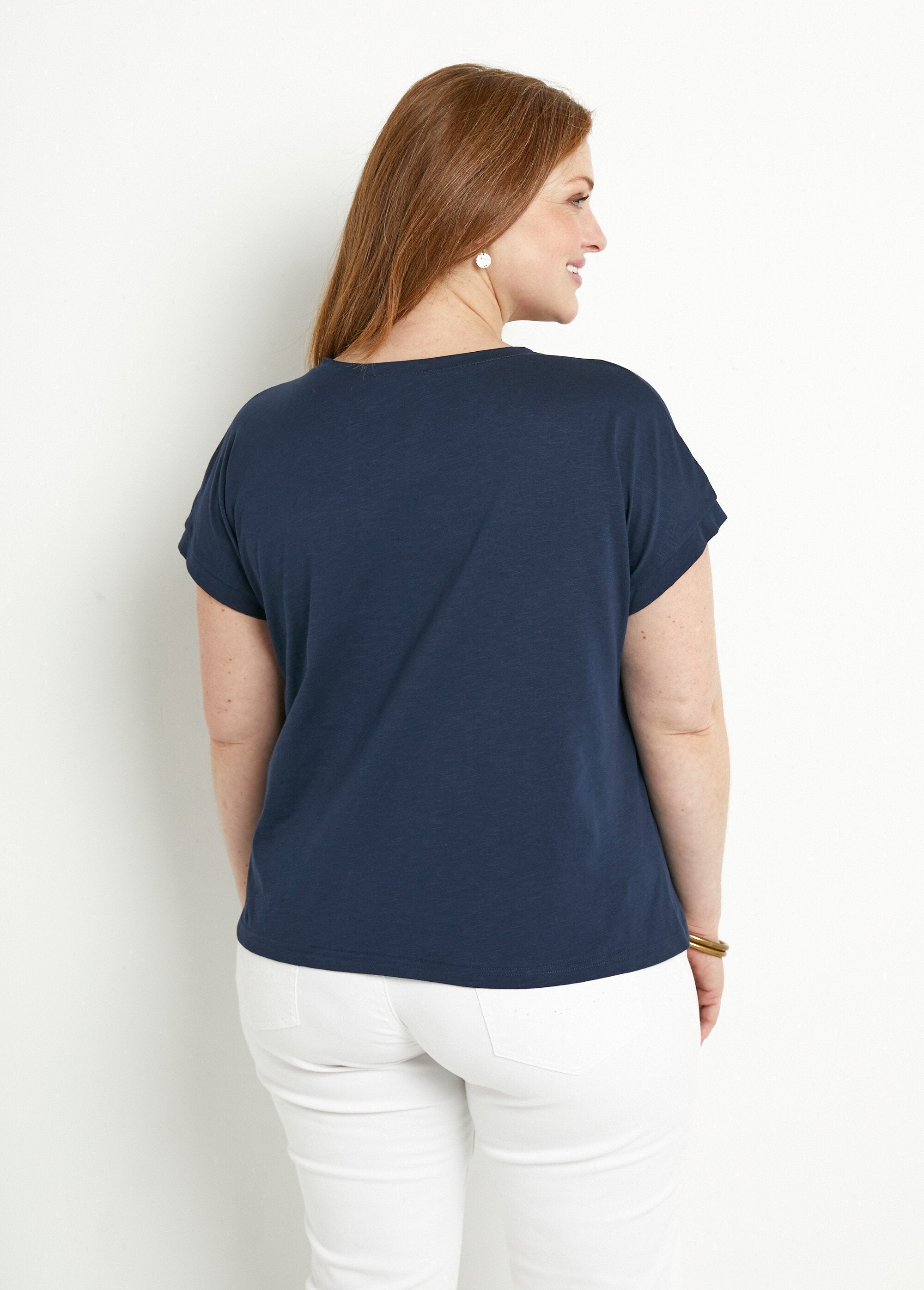 Camiseta_lisa_de_manga_corta_con_bordado_calado_Marina_DO1_curvy