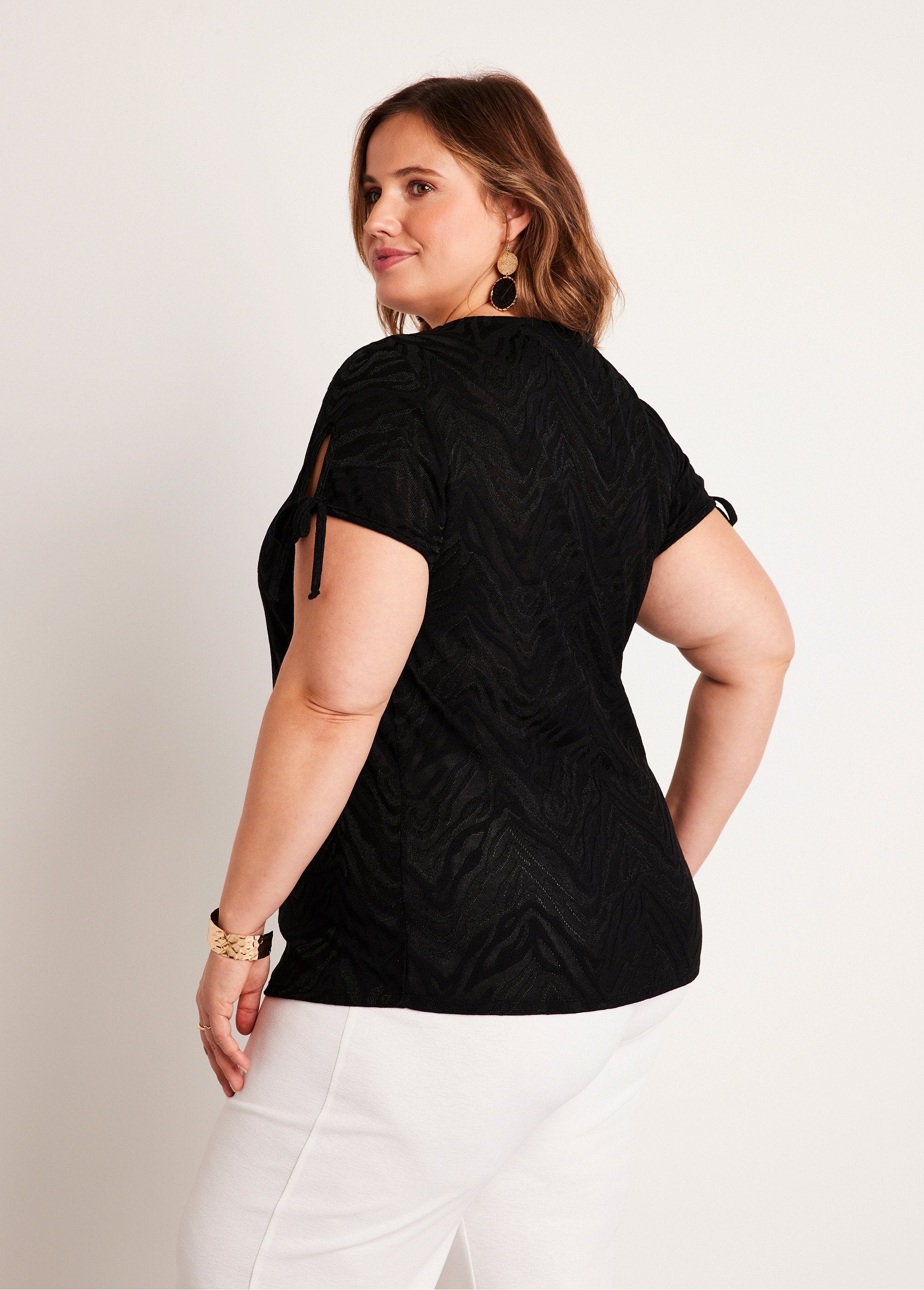 Camiseta_larga_holgada_cuello_pico_Negro_DO1_curvy