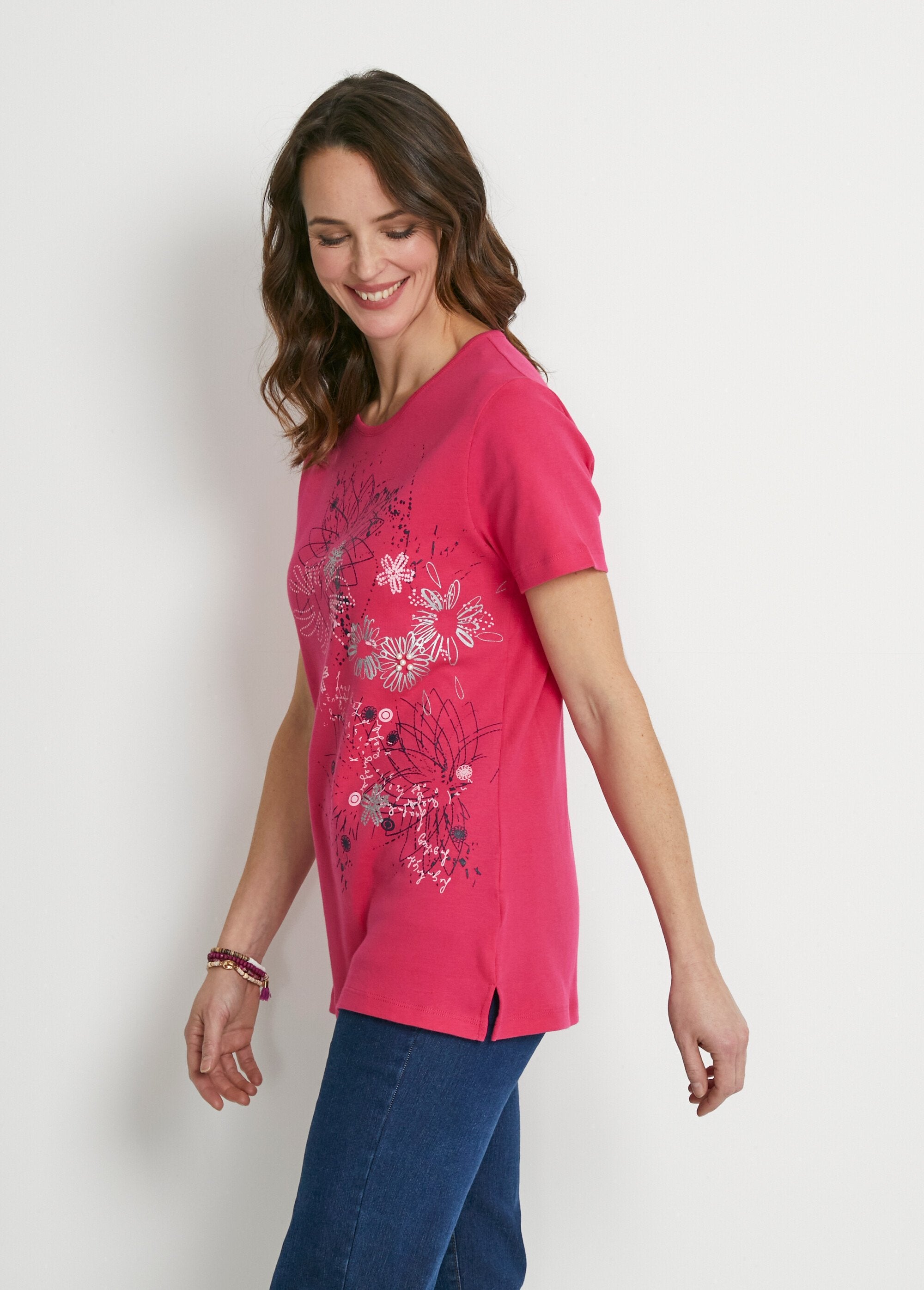 Camiseta_larga_de_estampado_floral_con_aberturas_laterales_Fucsia_DR1_slim