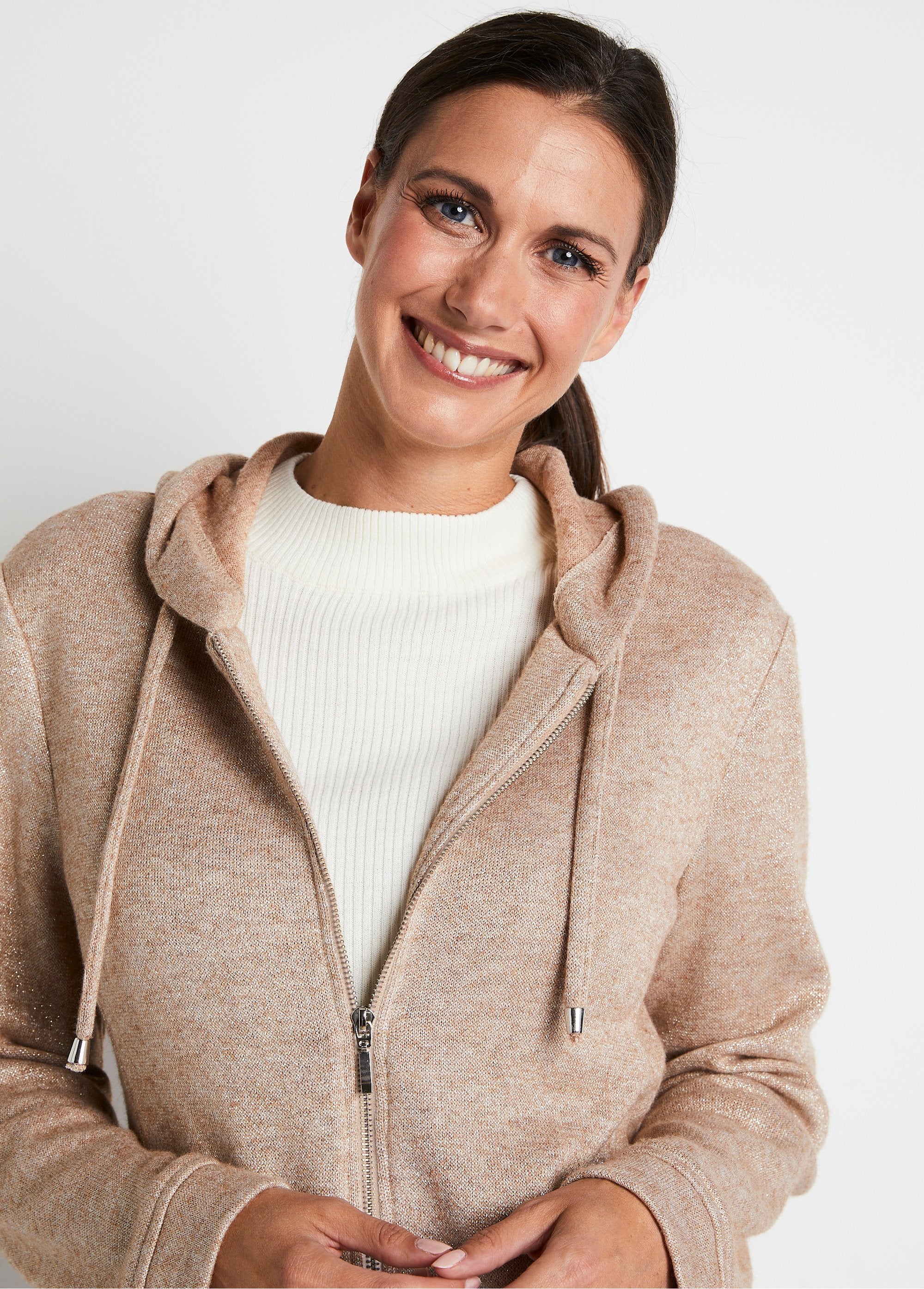 Chaqueta_jogging_de_punto_brillante_con_capucha_Beige_iridiscente_DE1_slim