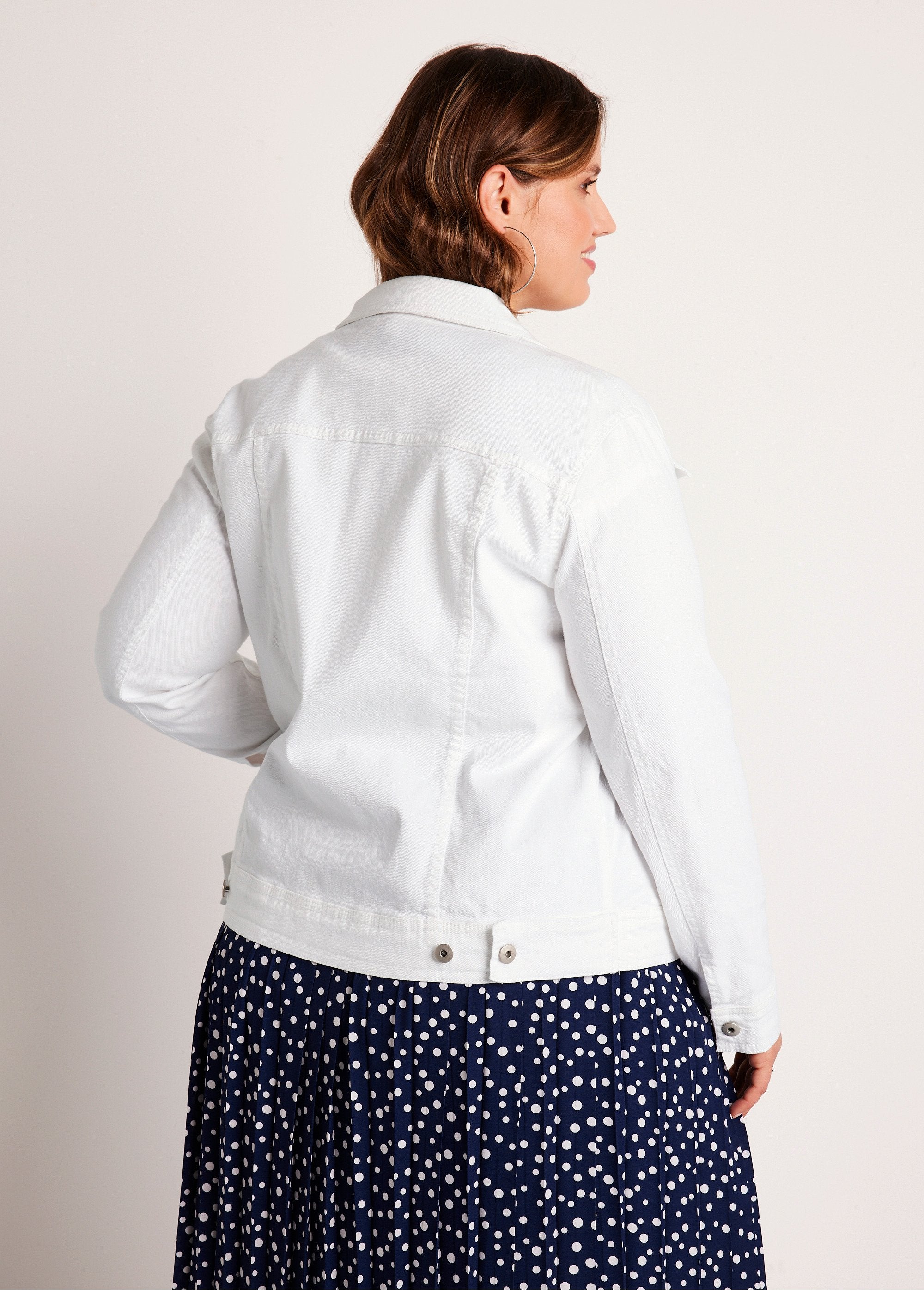 Chaqueta_vaquera_recta_con_botones_Blanco,_Blanca_DO1_curvy