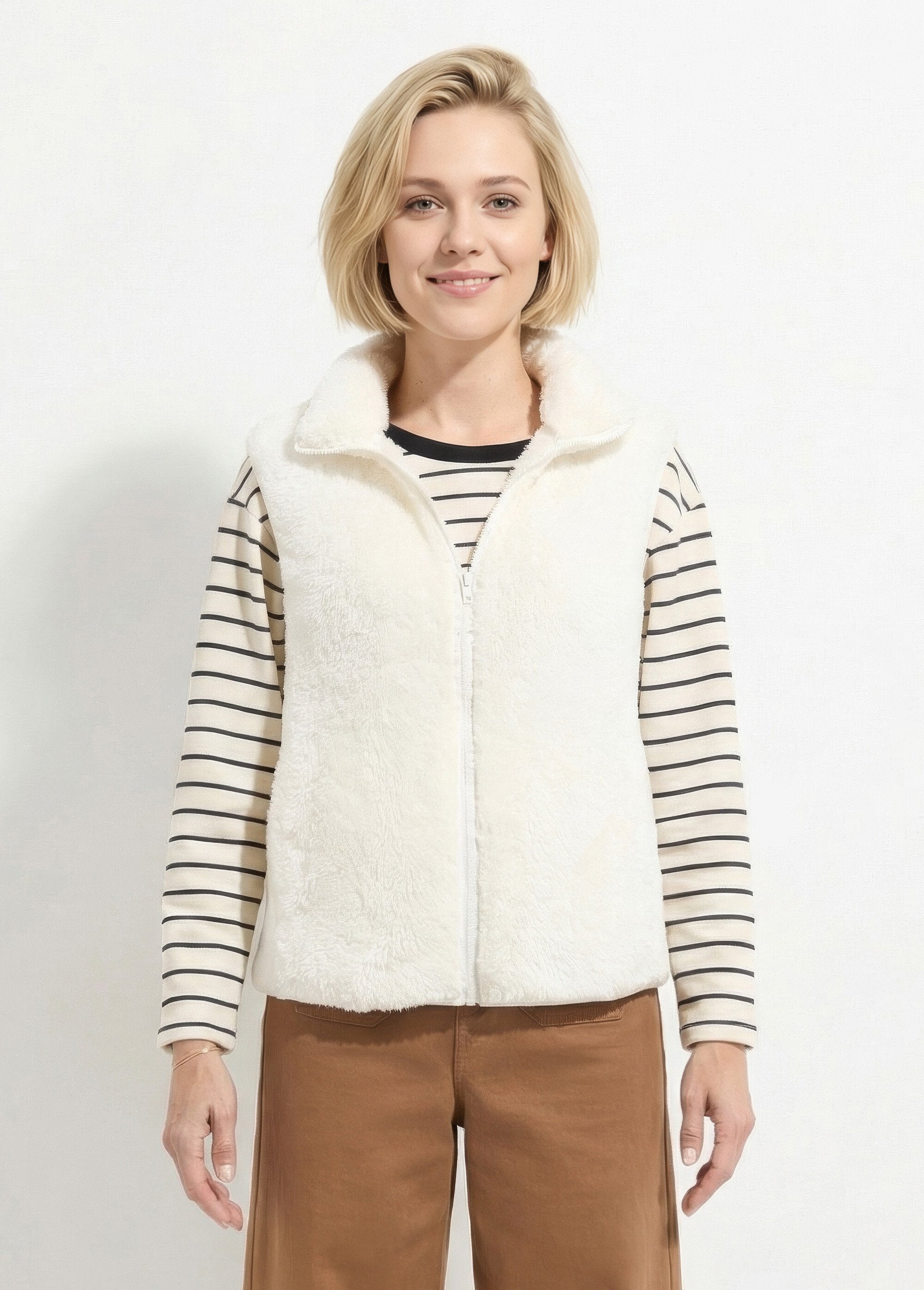 Chaqueta_de_piel_sintética_sin_mangas_con_cuello_alto_Crudo_FA1_slim