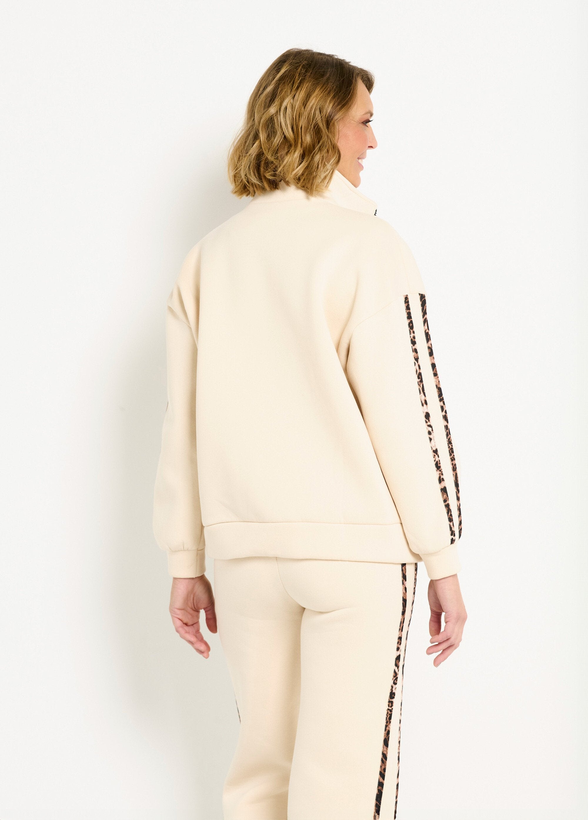 Chaqueta_polar_confort_con_rayas_de_leopardo_Beige_DO1_slim