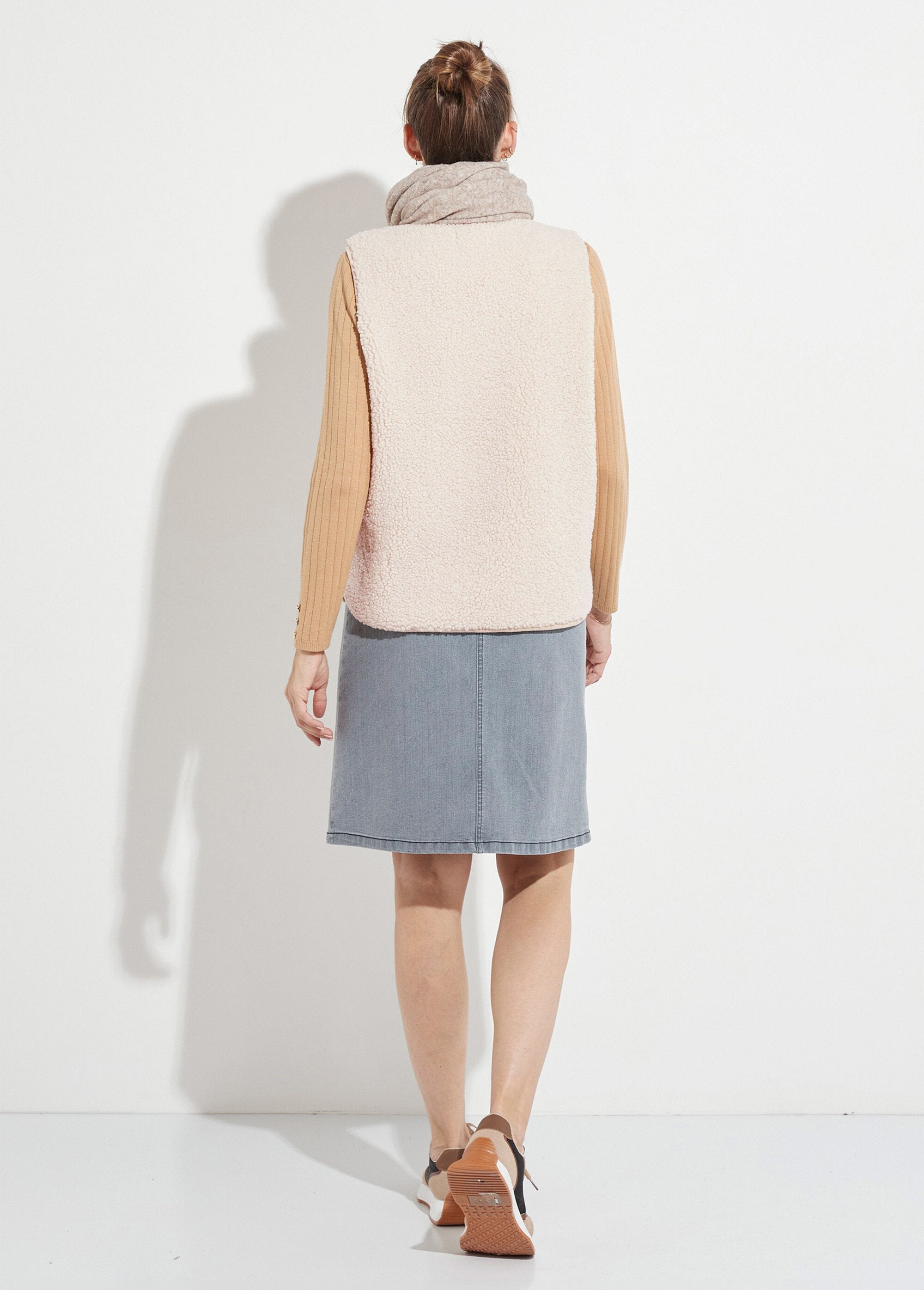 Chaqueta_sin_mangas_de_sherpa_con_interior_aterciopelado._Beige_DO1_slim